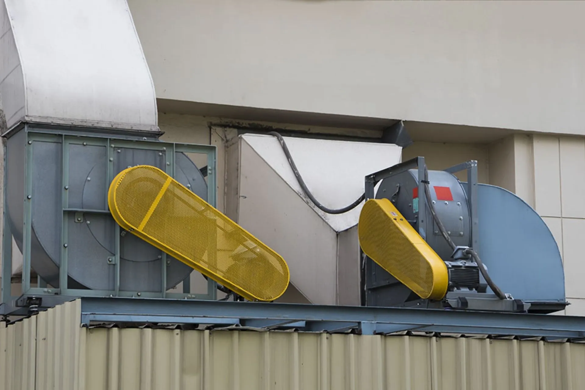 Four-Types-Of-Fixed-Machine-Guards.jpg