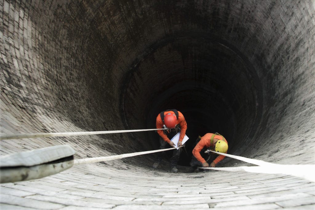 deceleration two men in large well with deceleration ppe